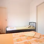 With A Parking Space Mali Konukevi 3*