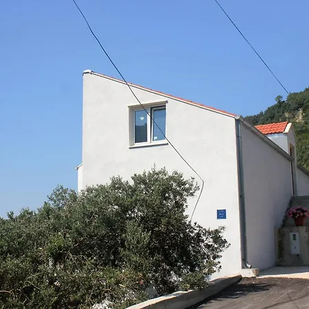 Gostinjska kuća With A Parking Space Mali 3*